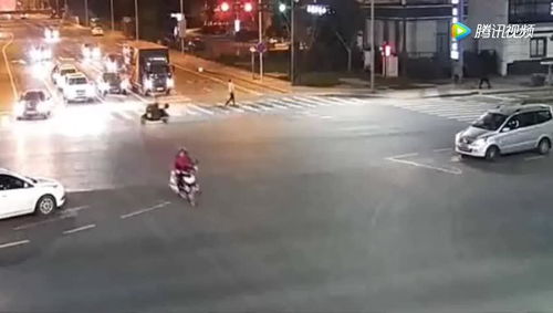 悲剧，儿童疑触碰路灯电桩身亡，留有电击痕迹